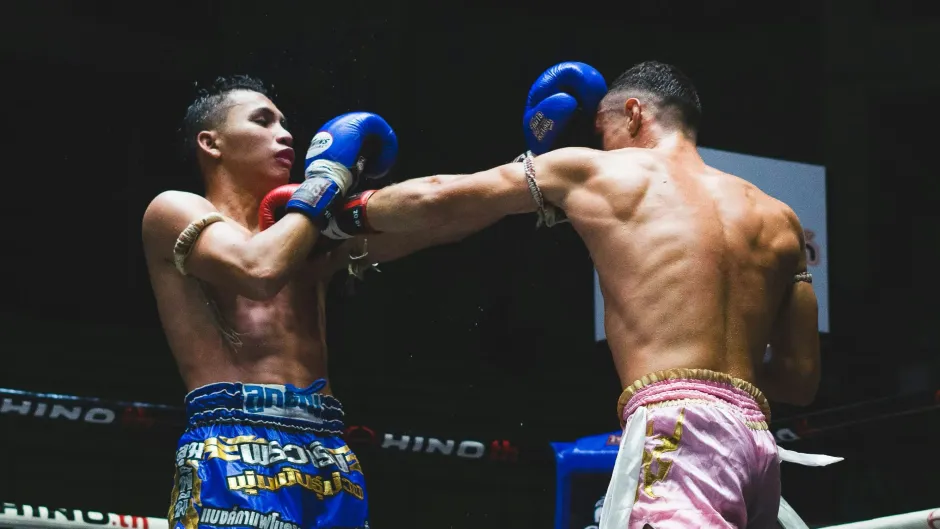 การต่อสู้มวยไทยบนสังเวียน